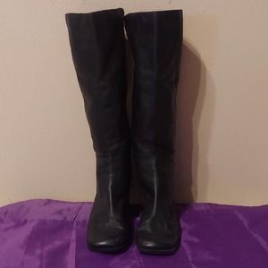 Ladies Zippered Tall Black Boots, 8 1/2